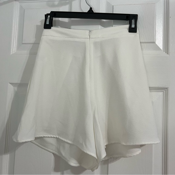 Miou Muse White High Waisted Shorts NWT - Picture 5 of 5